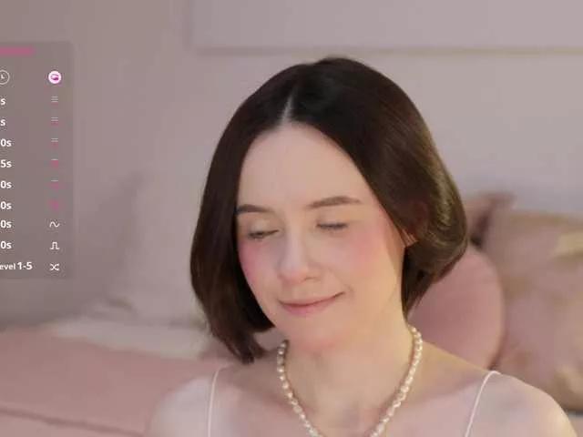 -FemaleEssence- on BongaCams