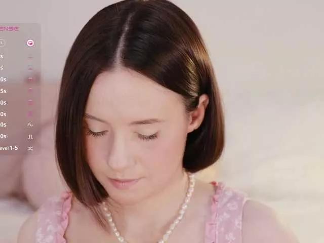 -FemaleEssence- on BongaCams