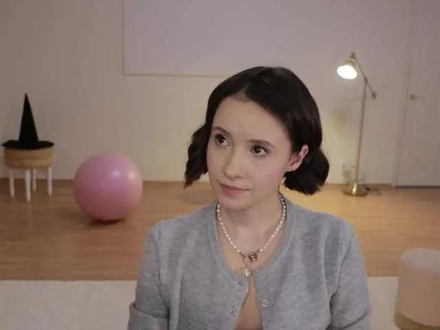 -FemaleEssence- on BongaCams