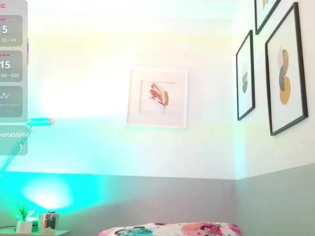 cutepetitee on BongaCams