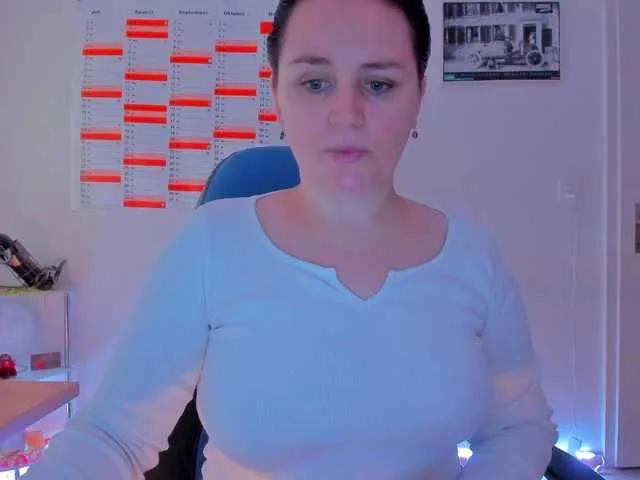 Elieen2 on BongaCams 