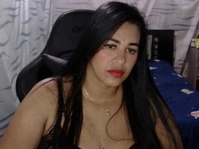Letty33 on BongaCams 