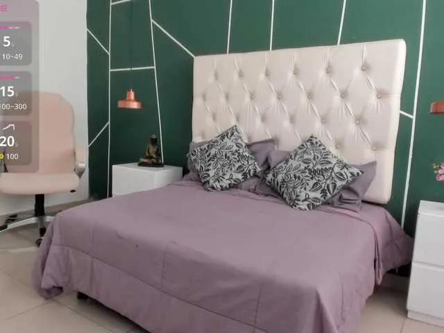 VeronicaLanz — I love to be treat as a bad bitch, spit, spanks! Loving hard sex, I want to be domminated for a real man!