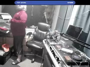 kinkybiguy14 on Chaturbate 