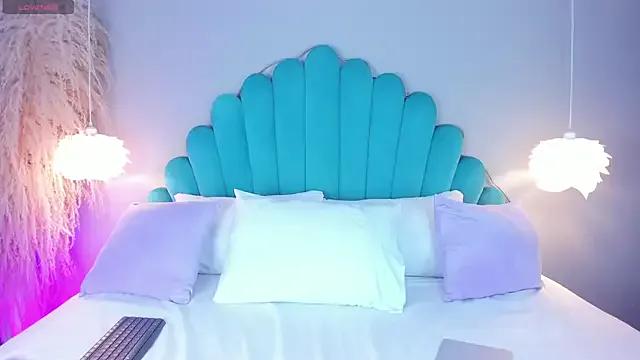 AlassiaHocthner on StripChat 