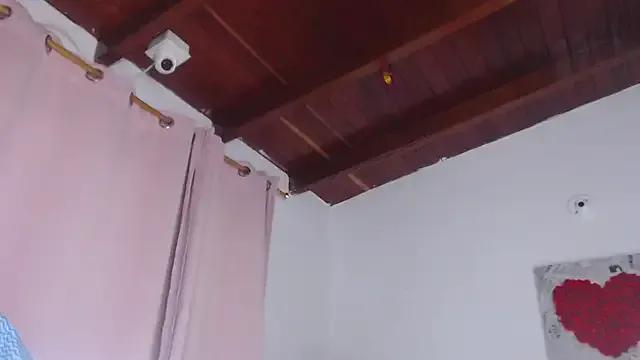 Amara_Red on StripChat 