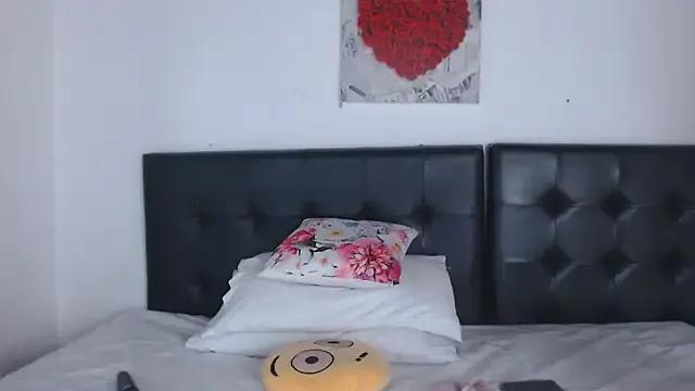 Amara_Red on StripChat 