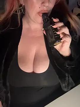 CurvyDoll_KateX — get tits out and suck nipples 