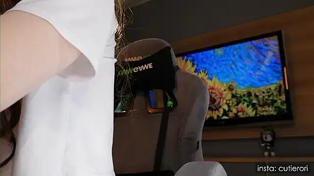 cutierori — Oil on pussy