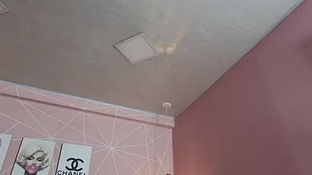 dolly_zoe — oil over my boobs 