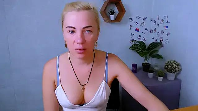 EmmaCat_ on StripChat 