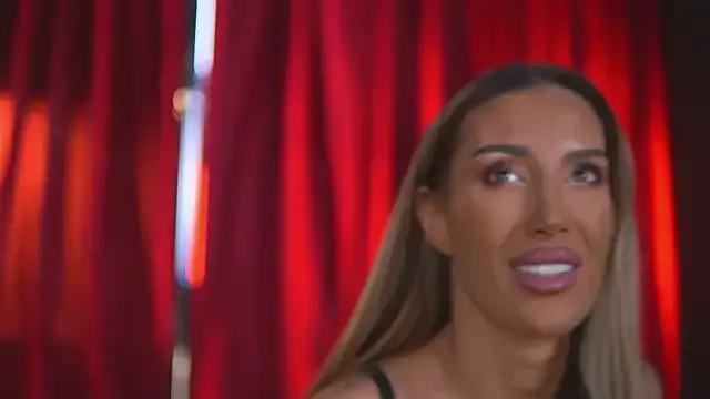 Evelyn_Evyyy — shall we throw the clothes? :hideeyes: