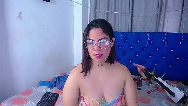 hornny_cougar — fingering my pussy
