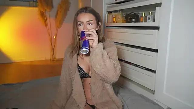 HotBella- on StripChat