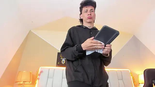 iammariano on StripChat 