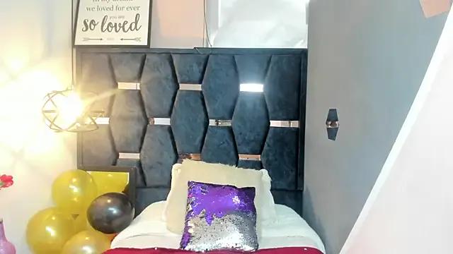 Issa_Milf__ on StripChat 