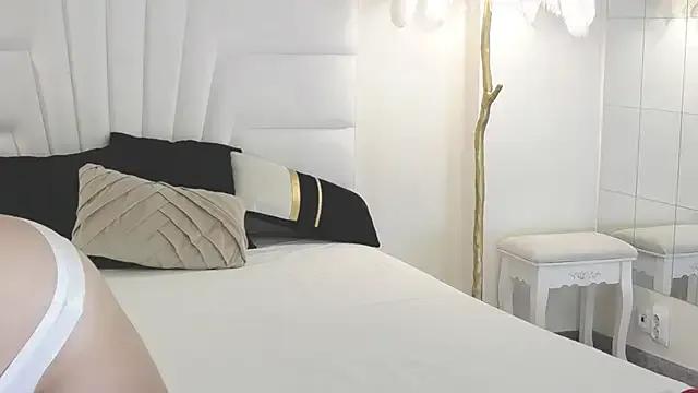 JennaClover on StripChat 