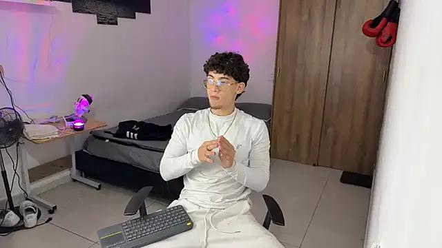 Kisan_Smith — Naked! 10 mins!