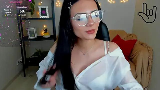 Kitti__ on StripChat 