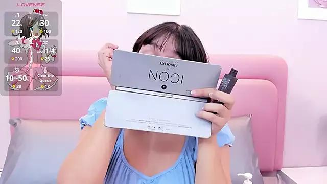 little_dolly1 on StripChat 