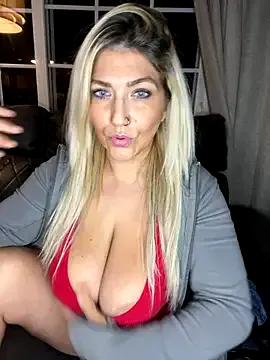 LittleMissEeve on StripChat 