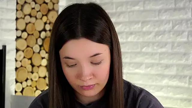 LowOncoming on StripChat 