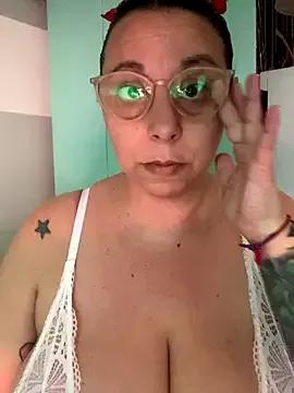 LupitaHaze — Aceita en las tetas