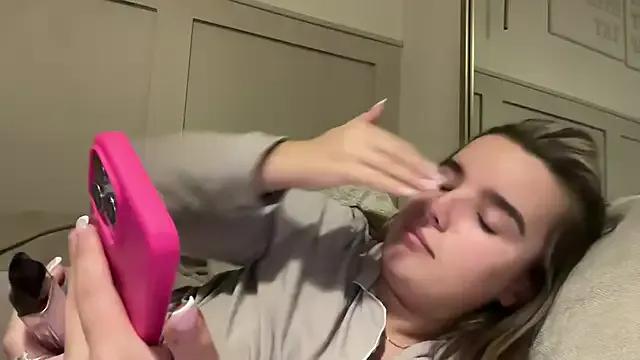 maisiesmithx — new house fundsss, buzz me