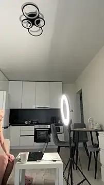 Mia_Roxie — Sexy strip and fuck my tight pussy