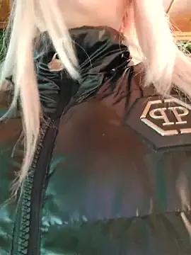 MILFBARBY — Make me squirt in public place