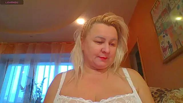 mira_robinsonnn — completely naked jumping on a pillow