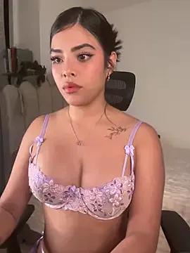 Sara-Evans on StripChat 