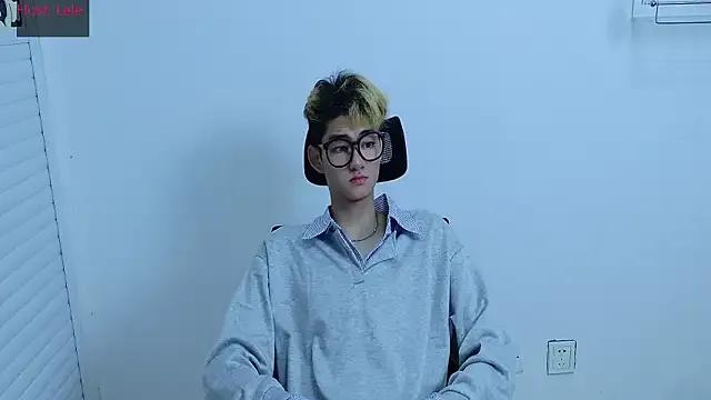 sexyboy-lele on StripChat