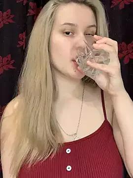 Sweet_white_chocolate on StripChat 